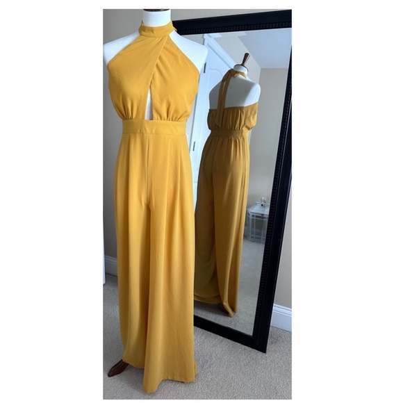 Boutique Chic 💛 Halter Jumpsuit - Picture 15 of 16